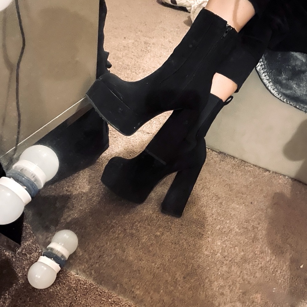 MissLoLaofficial booties